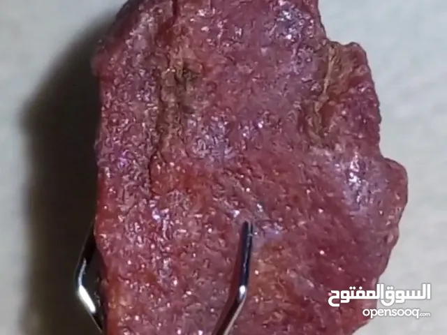 Natural red corundum ore..خام الكوراندوم الطبيعي