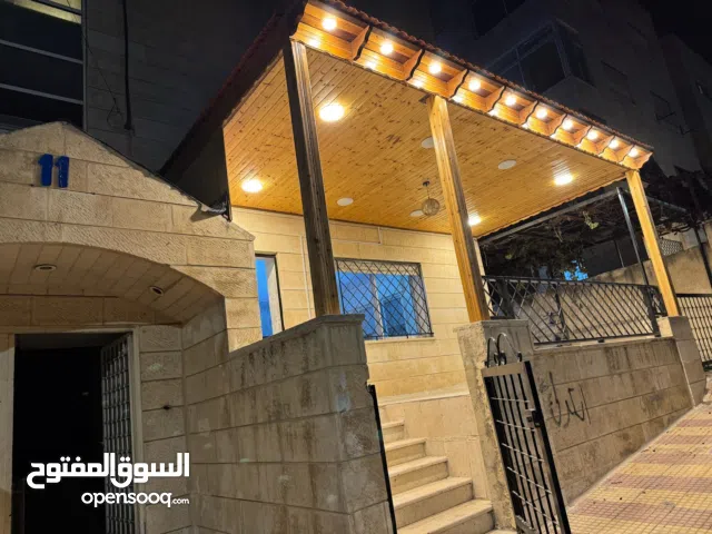 شقة مفروشة تشطيب ديلوكس للايجار بشكل أسبوعي او شهري ابتداء من 135 دينار للأسبوع للعائلات فقط،،،،،،،،