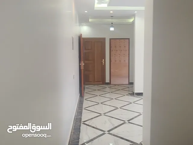 600 m2 3 Bedrooms Apartments for Rent in Sana'a Dar Silm