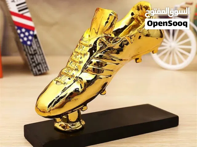 الحذاء الذهبي الفاخر