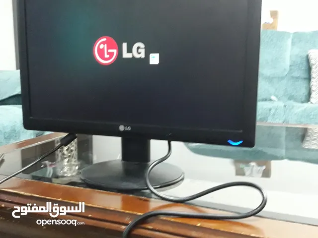 شاشة كمبيوتر مع قطعة اتش دي تشبك على البلايستيشن و بي بي سي والDVD