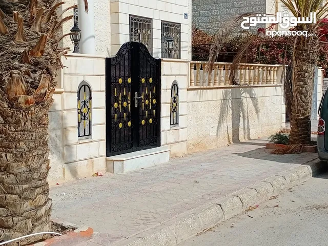 400 m2 More than 6 bedrooms Villa for Sale in Zarqa Madinet El Sharq