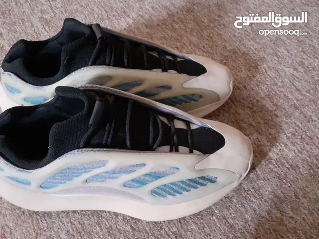 كويش اديداس yeezy700