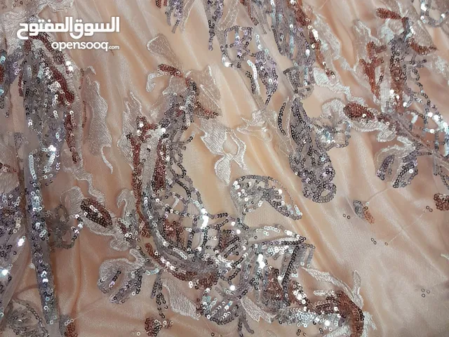 فستان سهرة مستعمل مرة واحدة فقط