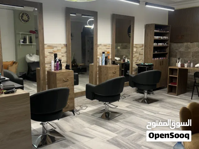 صالون سيدات للبيع بأم أذينة موقع مميز