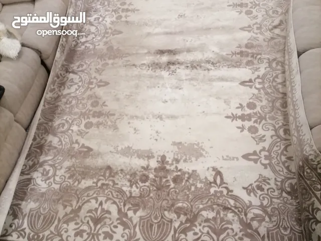 سجاد تركي نوع ثقيل بسعل حرقق ولون مميز السعر قابل للتفاوض