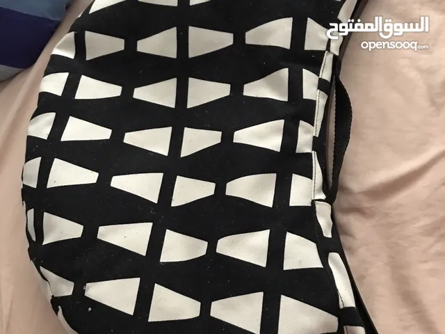 داعم لابتوب جديدة غير مستخدمة من ايكيا لون اسود وابيض