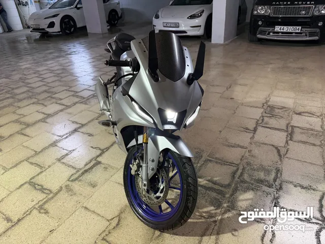 للبيع – دراجة نارية رياضية بحالة الوكالة  Yamaha R15M موديل 2023