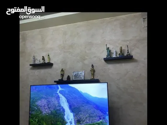 طاوله تلفزيون مع رفوفها للبيع