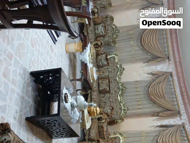 اثاث مستعمل للبيع بحالة الجديد (كنب وطاولة سفرة وطاولة مطبخ بورسلان وبوفيه)