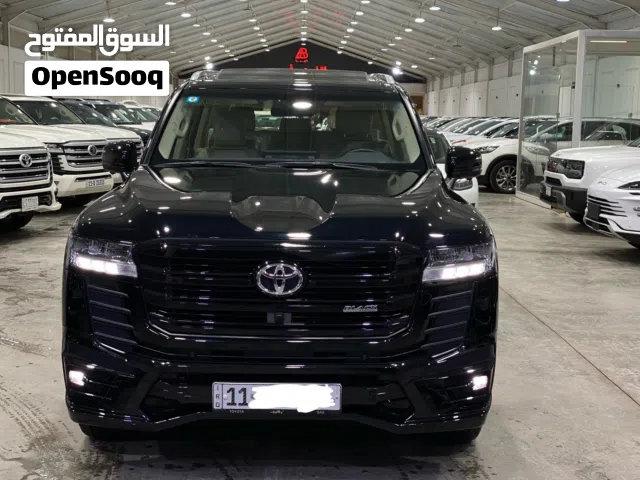 تويوتا لاندكروز 2024 فئة ليمتد بلاك ادشن فول 1/1 ماشية 13 الف كيلو و رقم بغداد  الجديد ومكفولة عامة