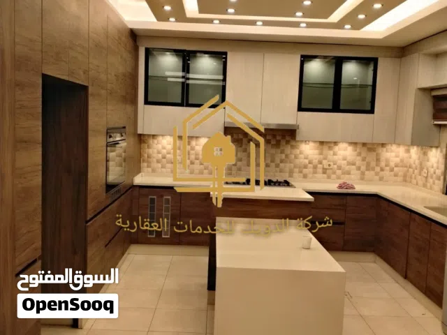 شقة / سوبر ديلوكس / 3نوم / 200م / مطلة / موقع مميز / خلدا