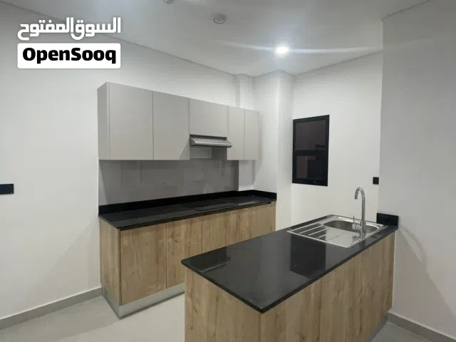 شقة عصرية دوبلكس (طابقين) بإطلالة مميزة وموقع ممتاز