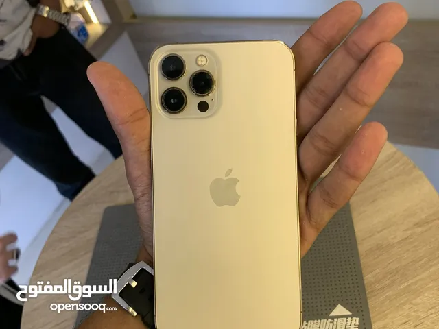 آيفون 12 برو ماكس  لون ذهبي  مساحة 128 في عمان عند إشارة الدوريات قابل للتفاوض