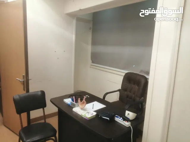*مكتب مفروش او عيادة للايجار علي عبدالناصر النموذج الجانبي قرب دوران جيهان بالدور الاول غرفتين وصالة