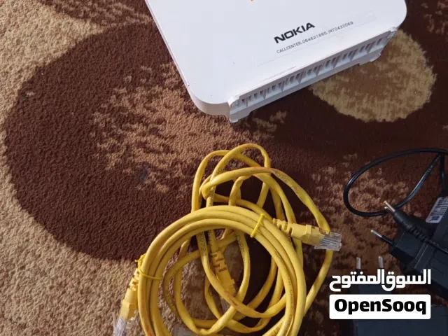 3 راوترات أورانج شغالات مع الوصلات والشواحن