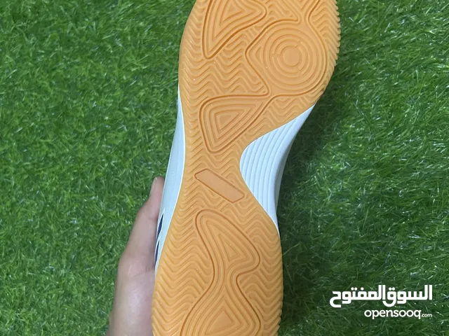 حذاء كرة سعر نار