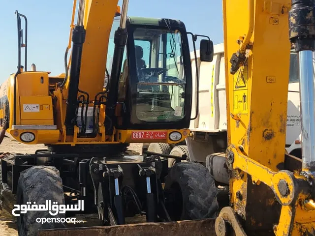 wheel /tyre excavator  for rent