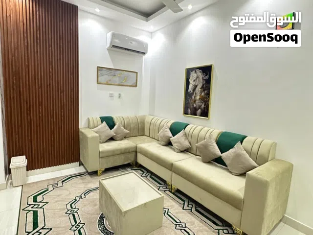 شقة مفروشة للبيع: شقة جميلة بموقع ممتاز في قلب صلالة