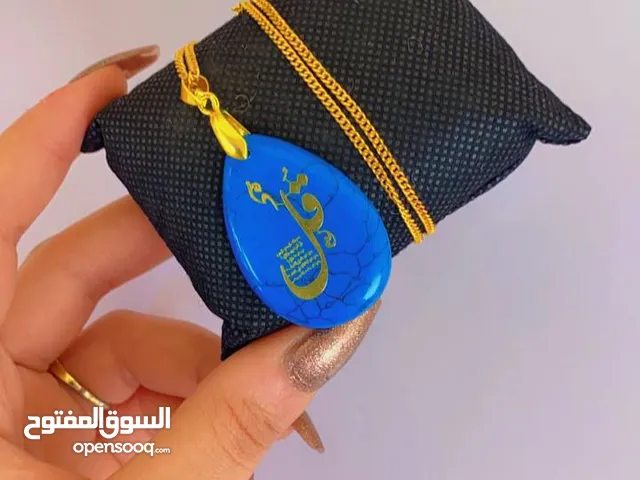 قلادة من الحجر الفيروزي