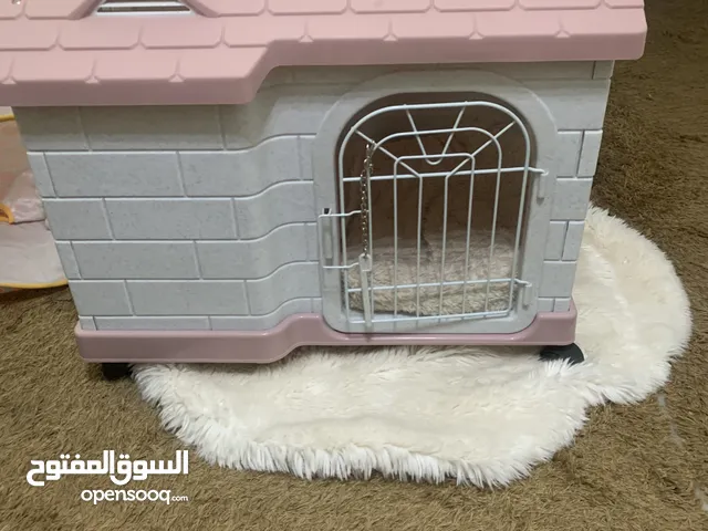 بيت مميز للقطط أو الكلاب استخدام بسيط جدا بحال الجديد