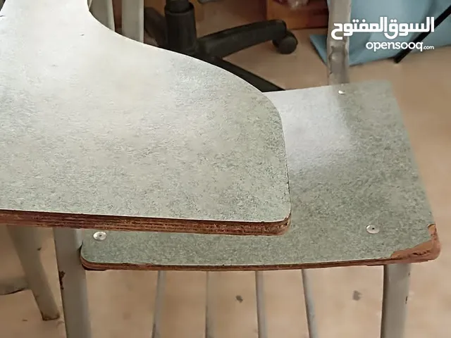 أدراج مدرسية لون أخضر بحالة ممتازة عدد 11 درج (البيع للعدد كامل)