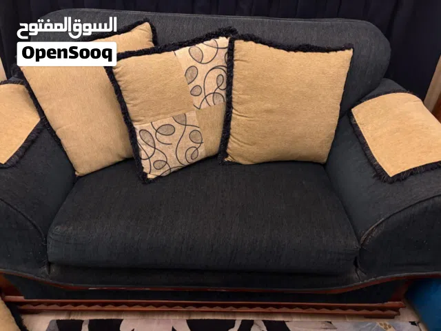 كنب امريكي ظغم خشب زان دقيل مع البرادي ثنتين سبع مقاعد بحاله جيده وسبب بيعه فقط تجديد ويعيش عمر طويل