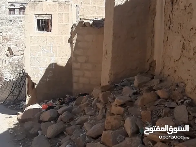 3 بيوت مع بستان في اليمن