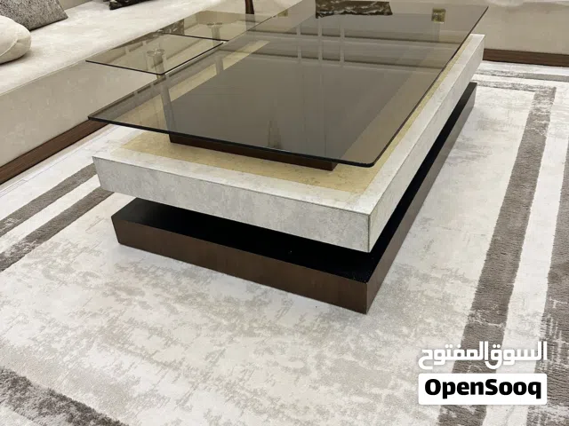 طاولة فخمة 3 قطع + 2 طاولة جانبية صغيرة للبيع