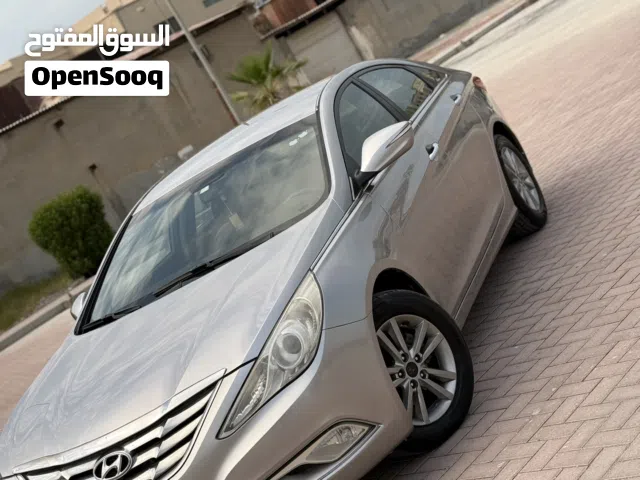 Hyundai sonata 2014 mid option in excellent condition