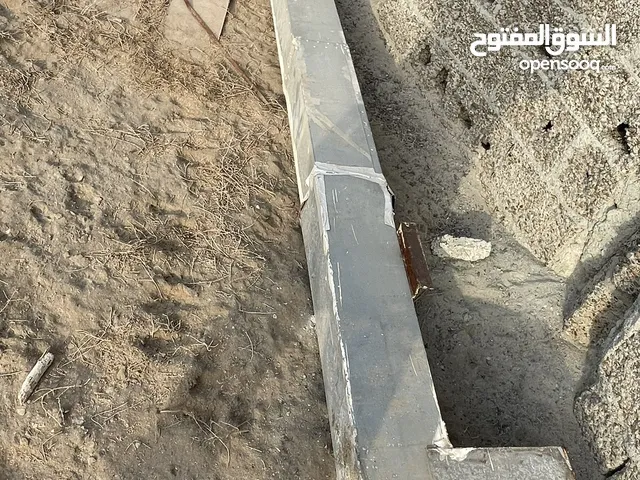 طاولة مع مدخنه مطعم