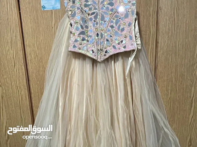 فساتين للبيع