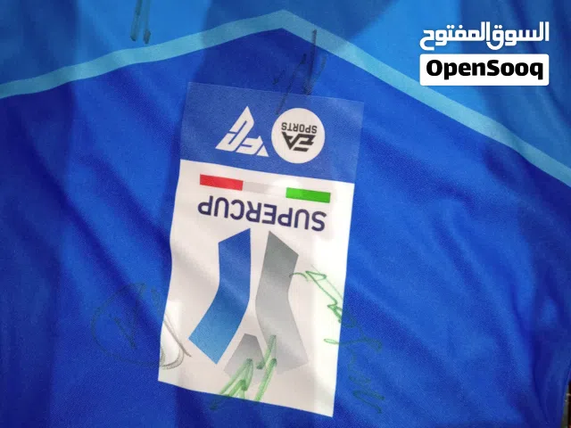 تيشيرت موقع من لاعبين نادي نابولي مثل لوكاكو و هويلند و مكتوميناي وغيره . يوجد ادله والسعر على السوم