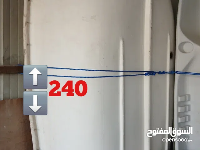 للبيع قارب صغير