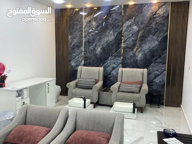 للبيع صالون سيدات مرخص وشغال في اكتر مناطق ابو نصير حيوية