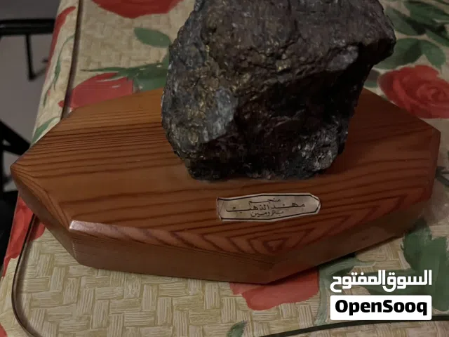 حجر خام ذهب قديم من منجم مهد الذهب مختوم بترومين