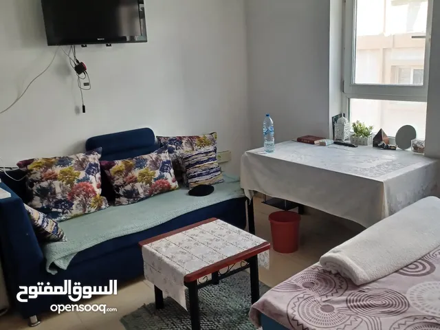 للايجار استديو مفروش شهري الشارقه منطقه القليعه
