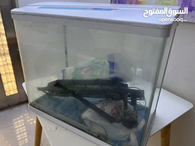 حوض اسماك زينه كامل مع جميع الملحقات و ماطور التصفية و المجسمات بسعة 70 لتر