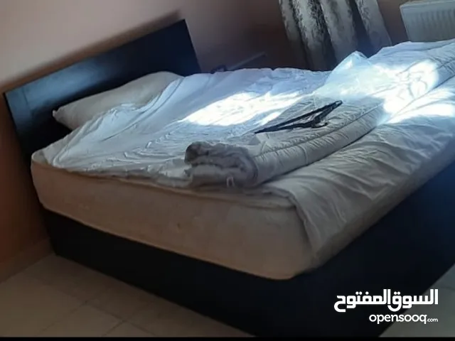 سرير مفرد ونص مع فرشه للبيع