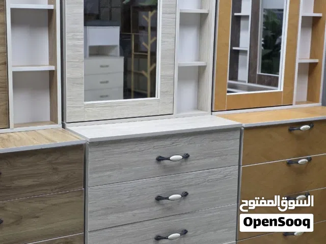 ميز تواليت و رف متعدد الاستخدام بتصميم عصري