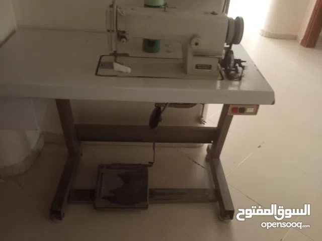 ماكنة خياطة نوع برذر الماكينة شغالة وكل شي فيها تمام المعني