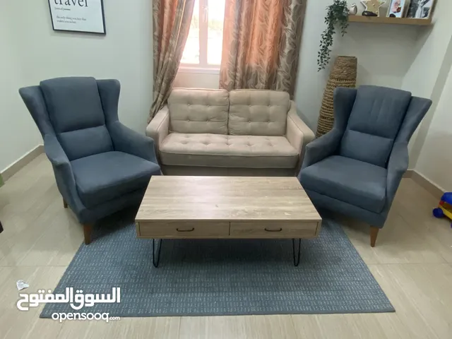 كنبه لشخصين مع كرسيين مستخدم مع طاولة مع سجاد Sofa+ 2 chairs +table +carpet