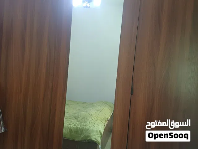 غرفه نوم تركيه بحاله جيده جدا حجم كنك سايز لاتحتاج صيانه بدون فرشه عرقوب خلدا