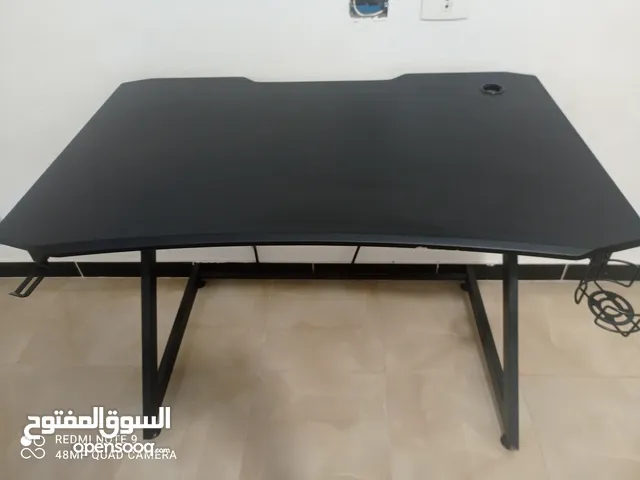 طاولة Gaming من ماركة GAMING TRUST الدنماركية