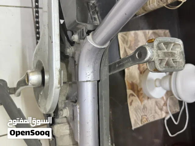للبيع دراجة كهربائية تحتاج فقط تصليح القطعة اللي فوق اللي هي تغير سرعة السيكل