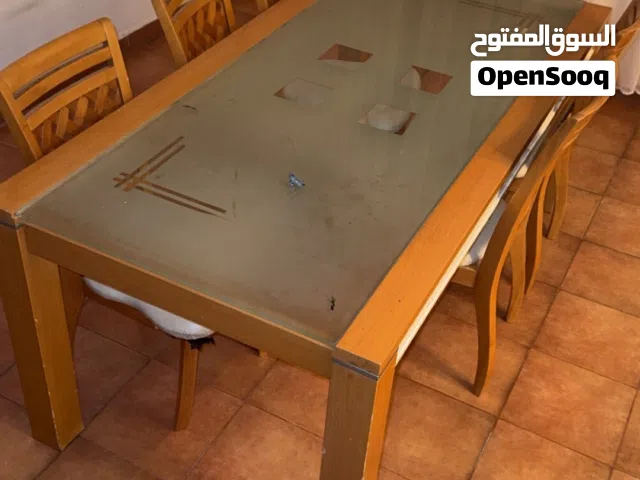 طاولة أكل مع 5 كراسي للبيع