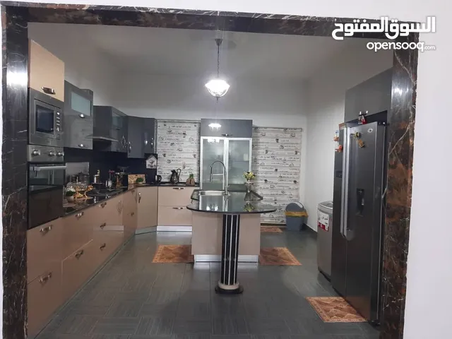 400 m2 5 Bedrooms Villa for Rent in Tripoli Souq Al-Juma'a