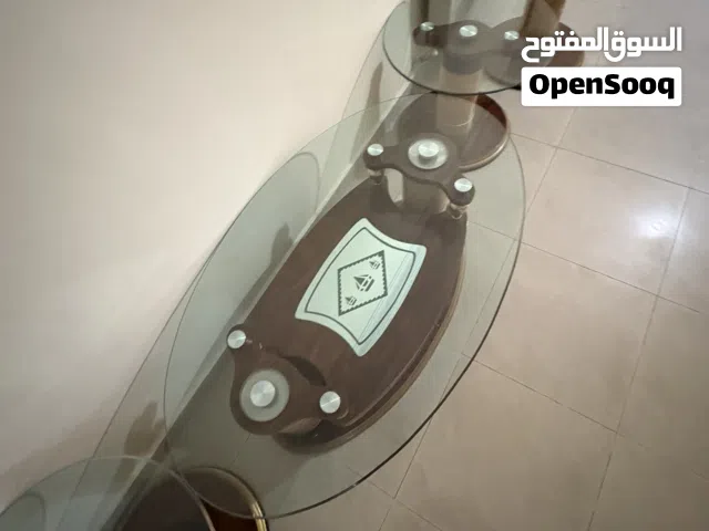 طاولات للبيع بسعر 50 دينار