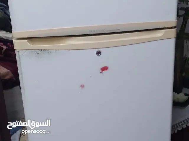 ثلاجة ل جي نظيفة بحالة الجديد