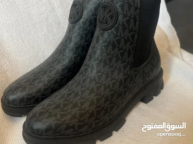 Michael Kors Girls Boots – Original – Size 8 years to 10 years– New”